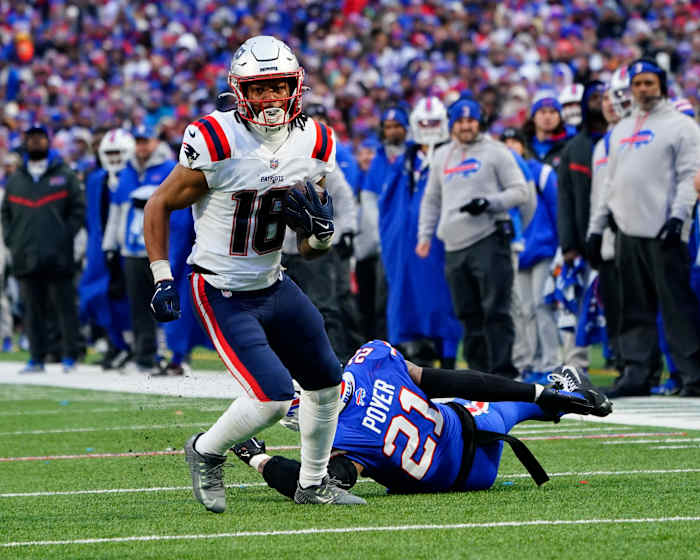 WR Jakobi Meyers makes a play against the Buffalo Bills